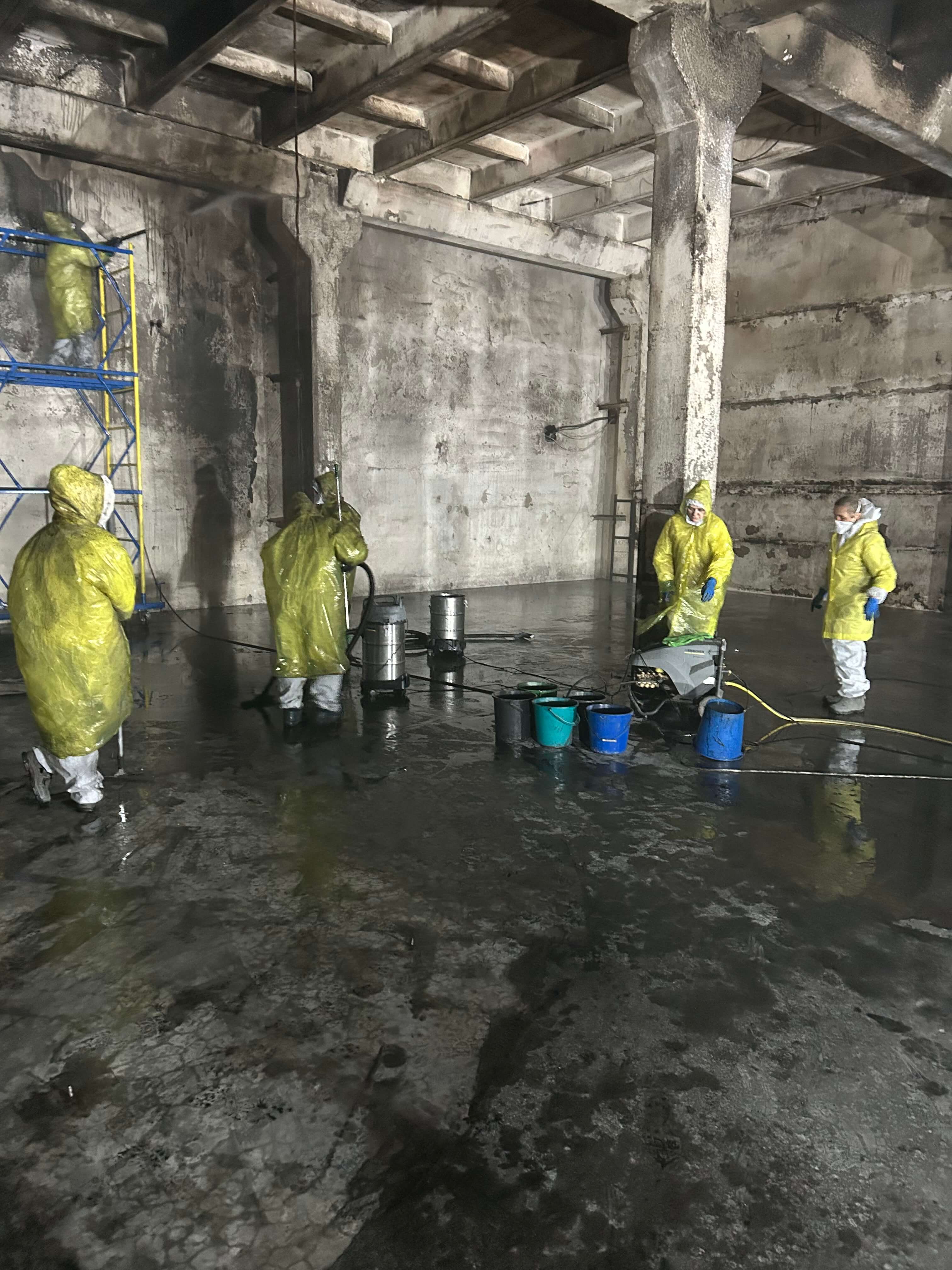 Бригада Comfort House на складі під Києвом: промислові пилососи, автовишка та АВД